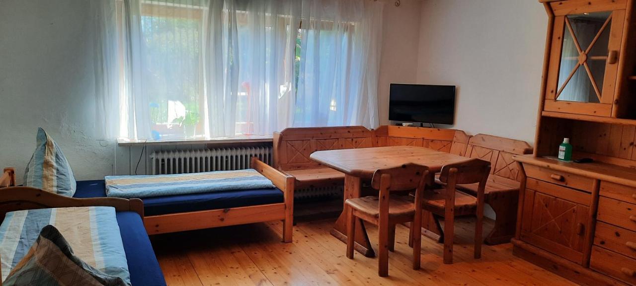 Helle Souterrainwohnung Naehe Flughafen, Landshut Und Muenchen 1 Bis 5 Personen Bruckberg Eksteriør bilde